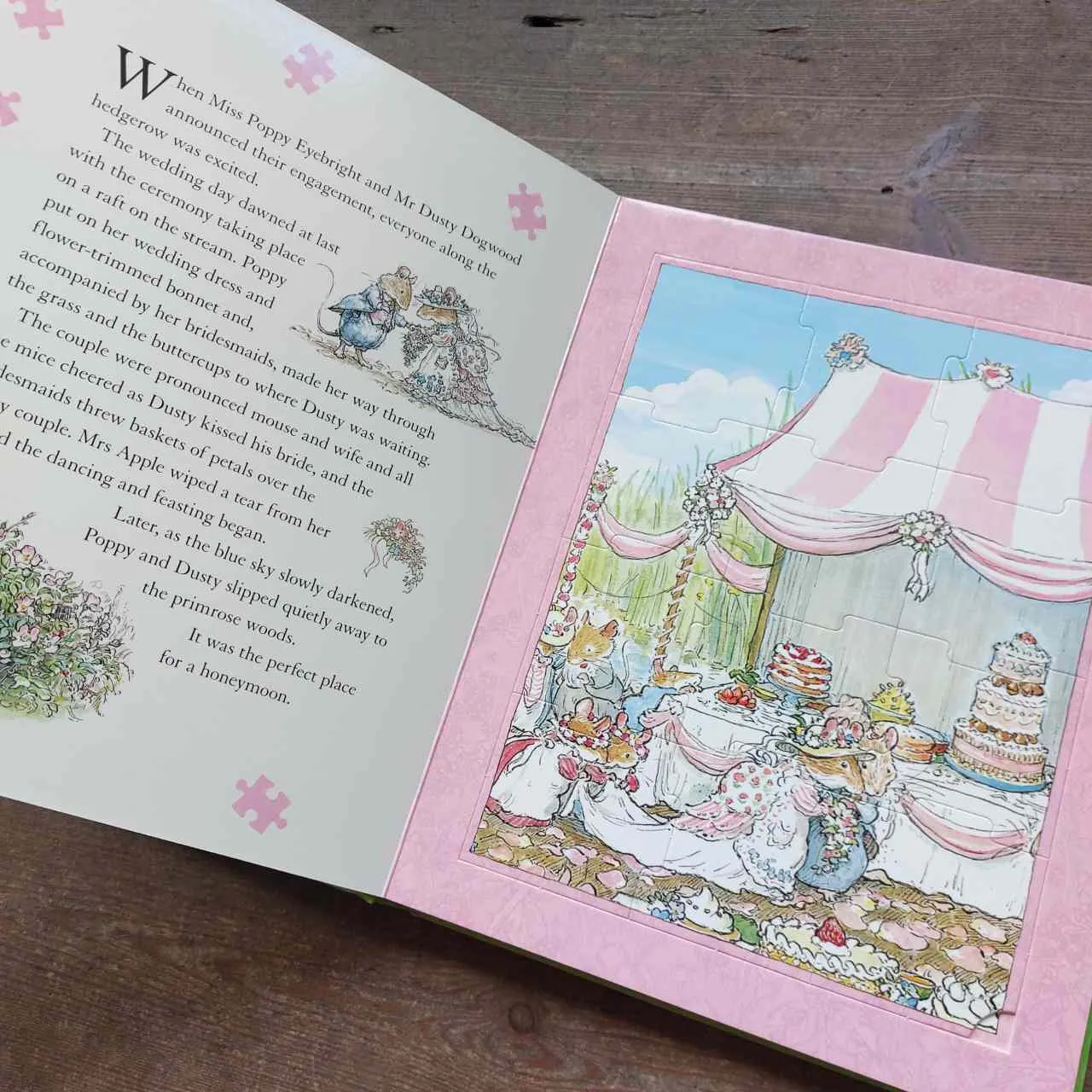 The Brambly Hedge Jigsaw Book